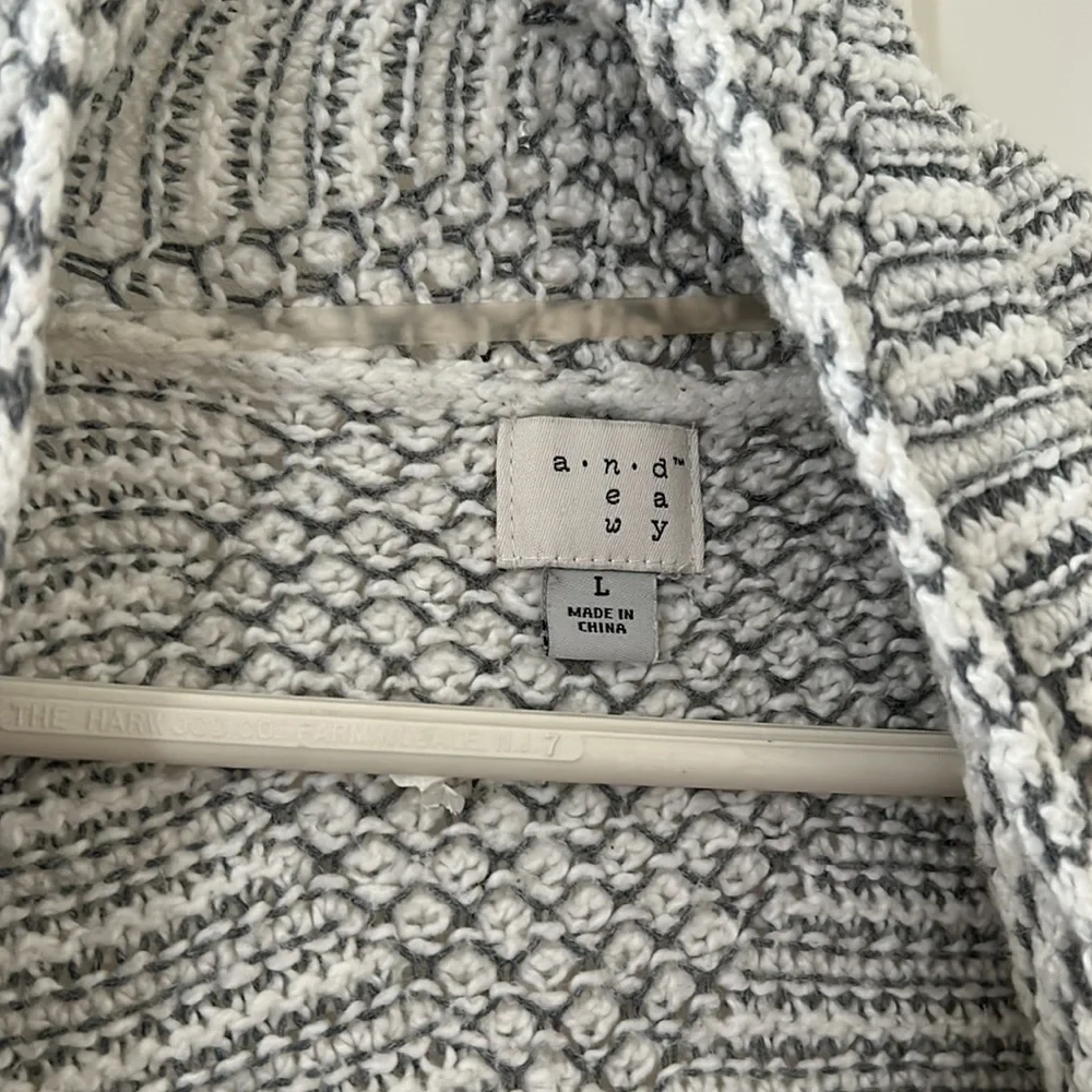 Cardigan - Picture 5 of 7